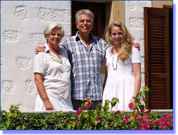 Ihre Gastgeber: Familie Vasilakis (Susi, Saki und Sofia)
